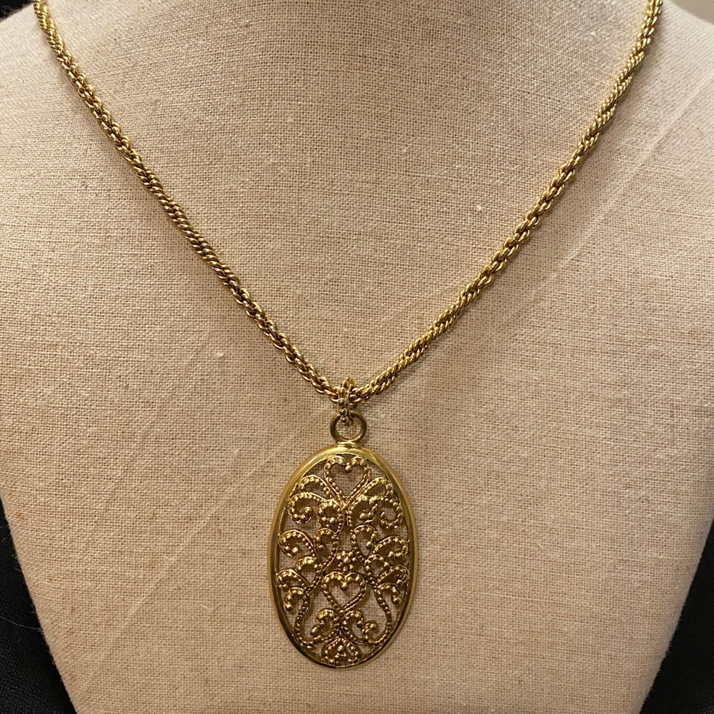 Elegant Gold tone (Brand 1928)  Pendant Necklace
17.5 to 18 inches long